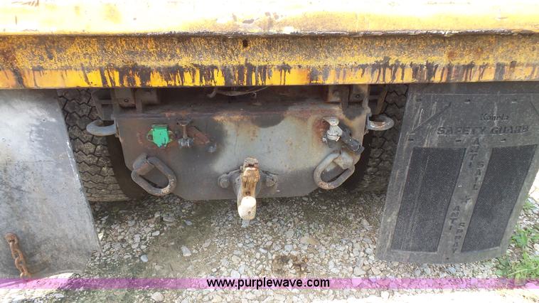 image for item K1403 2002 International 4900 dump truck