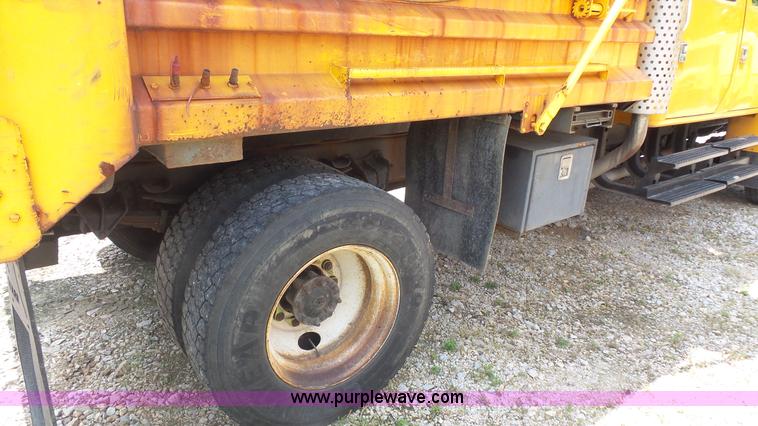 image for item K1403 2002 International 4900 dump truck