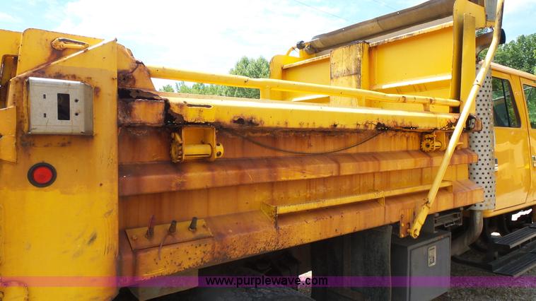 image for item K1403 2002 International 4900 dump truck