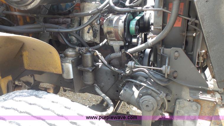 image for item K1403 2002 International 4900 dump truck