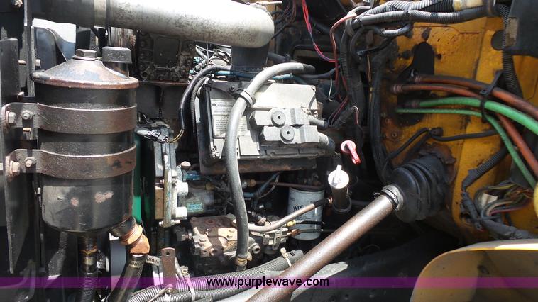 image for item K1403 2002 International 4900 dump truck