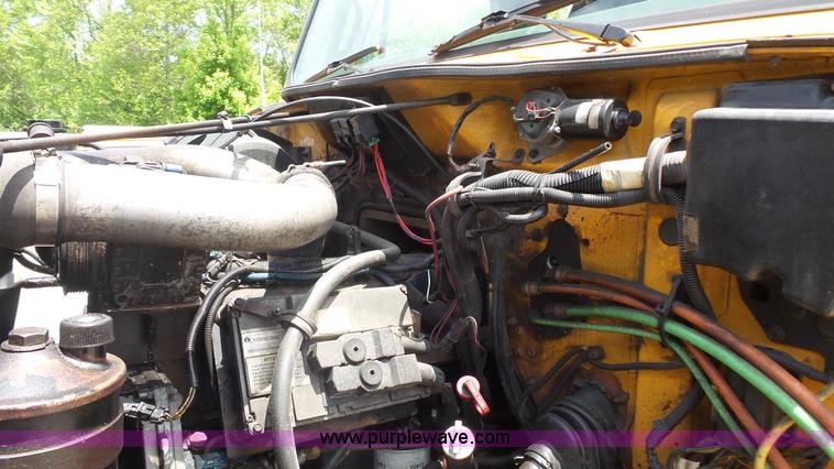 image for item K1403 2002 International 4900 dump truck