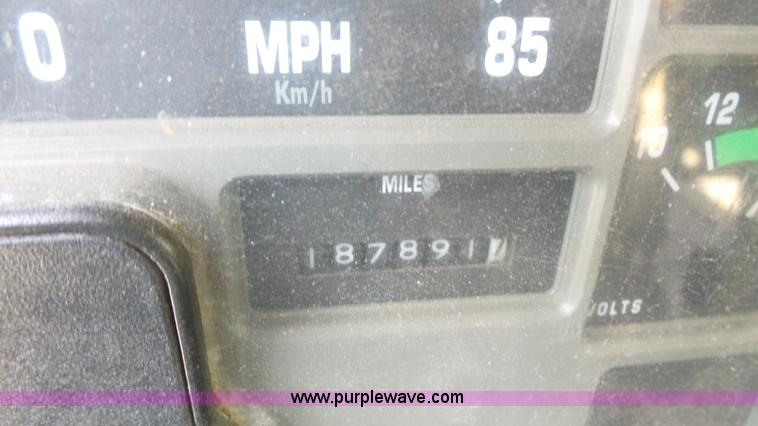 image for item K1403 2002 International 4900 dump truck