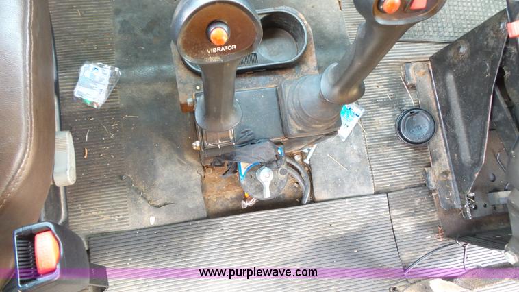 image for item K1403 2002 International 4900 dump truck