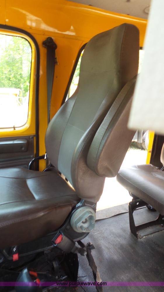 image for item K1403 2002 International 4900 dump truck