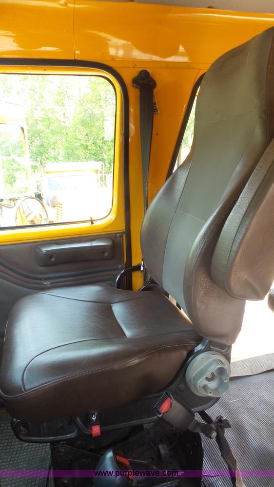 image for item K1403 2002 International 4900 dump truck