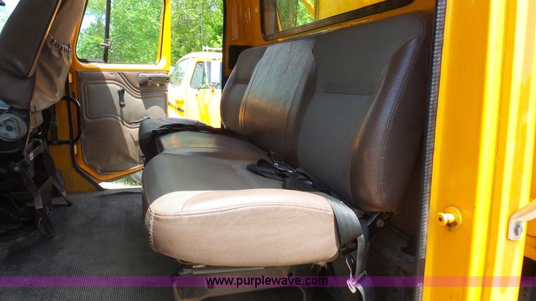 image for item K1403 2002 International 4900 dump truck