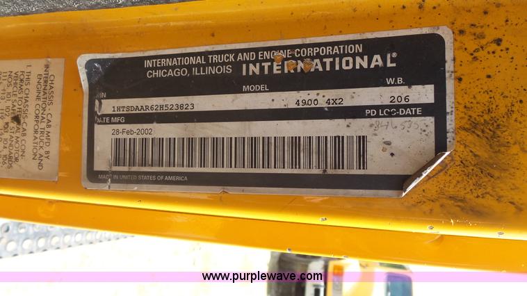 image for item K1403 2002 International 4900 dump truck