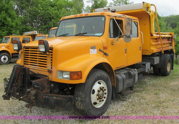 image for item K1403 2002 International 4900 dump truck