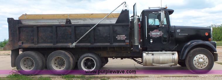 image for item K1411 1993 International F9370 dump truck