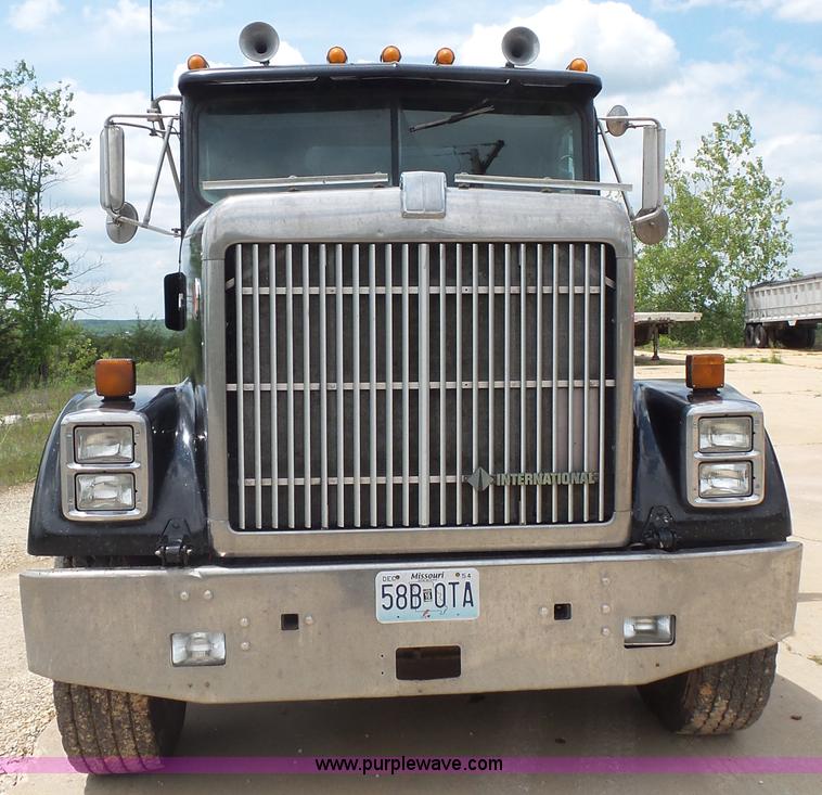 image for item K1411 1993 International F9370 dump truck