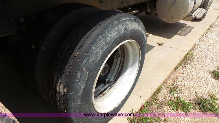 image for item K1411 1993 International F9370 dump truck