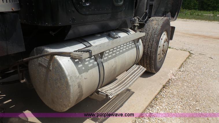 image for item K1411 1993 International F9370 dump truck