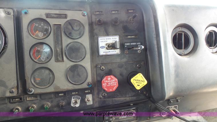 image for item K1411 1993 International F9370 dump truck