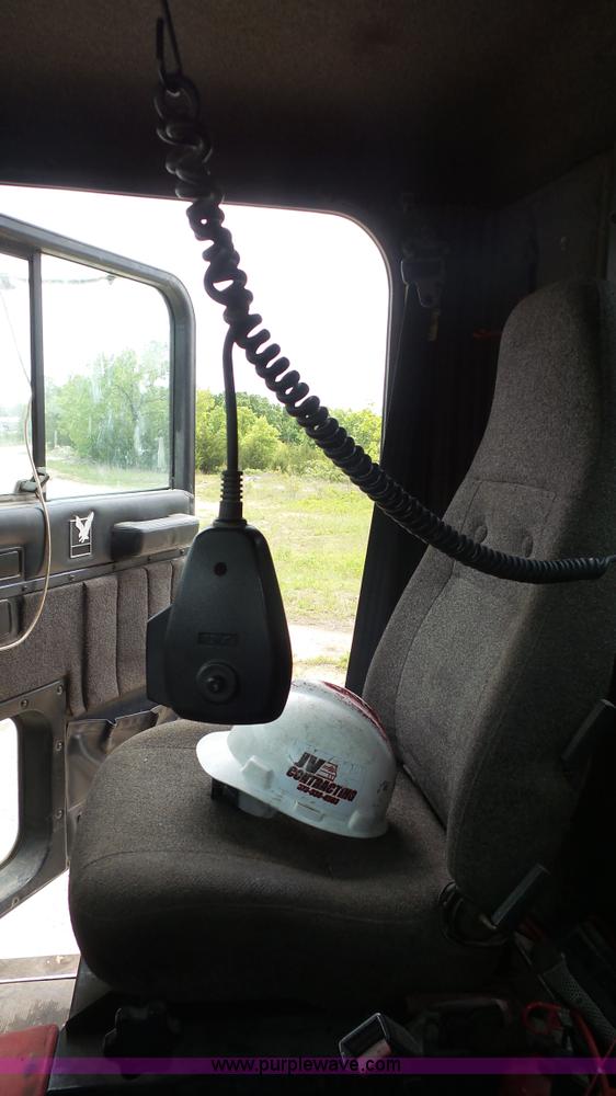 image for item K1411 1993 International F9370 dump truck