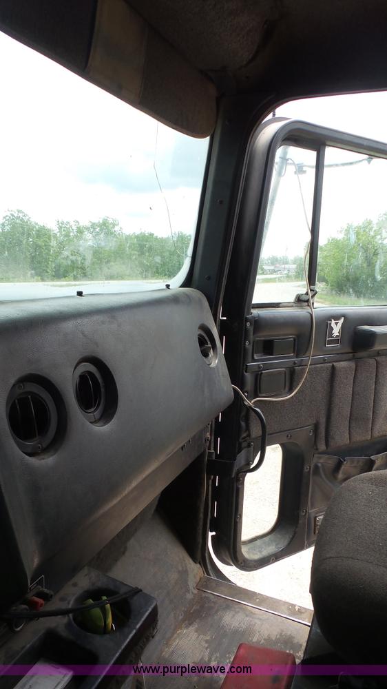 image for item K1411 1993 International F9370 dump truck