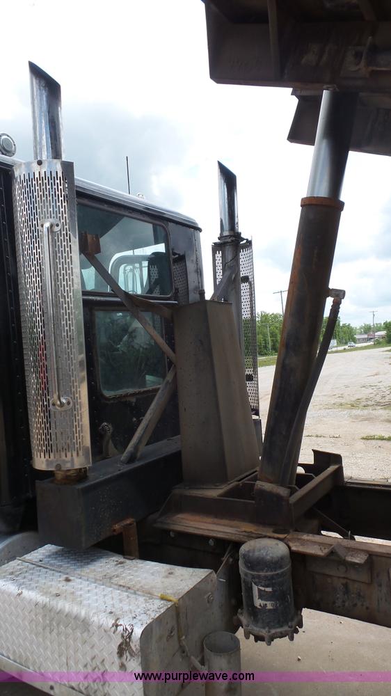 image for item K1411 1993 International F9370 dump truck