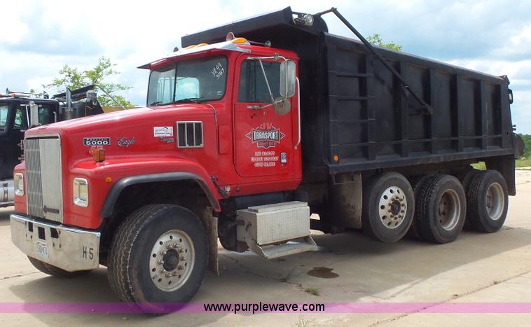 image for item K1412 1999 International Paystar 5000 dump truck
