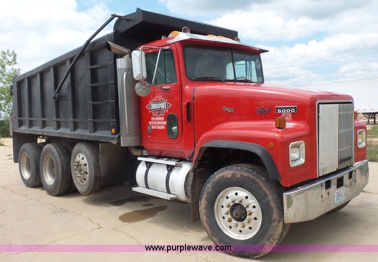 image for item K1412 1999 International Paystar 5000 dump truck