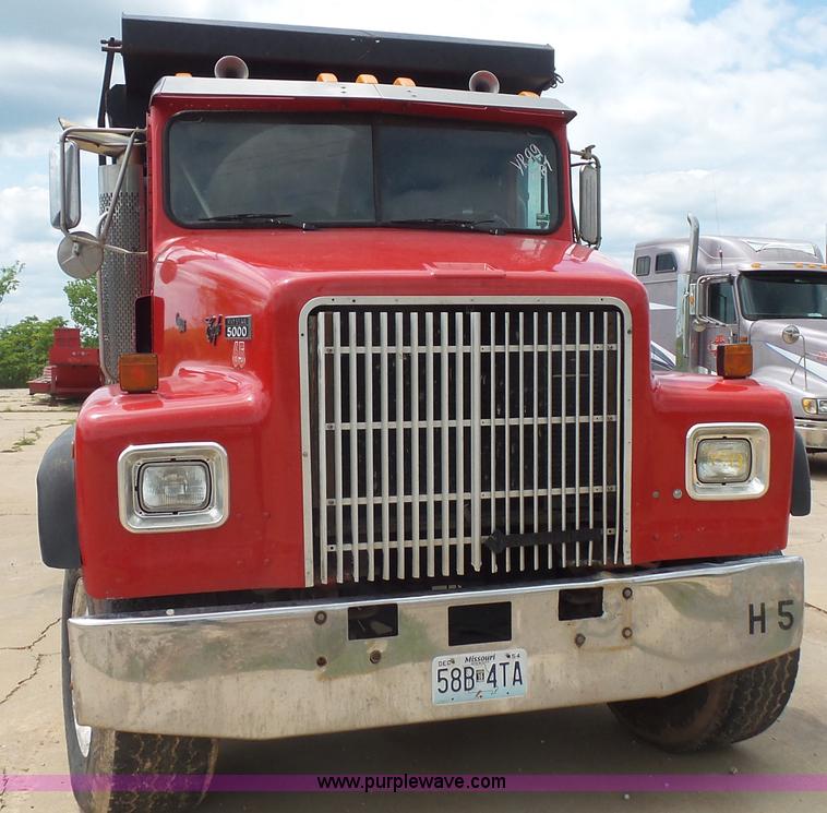 image for item K1412 1999 International Paystar 5000 dump truck