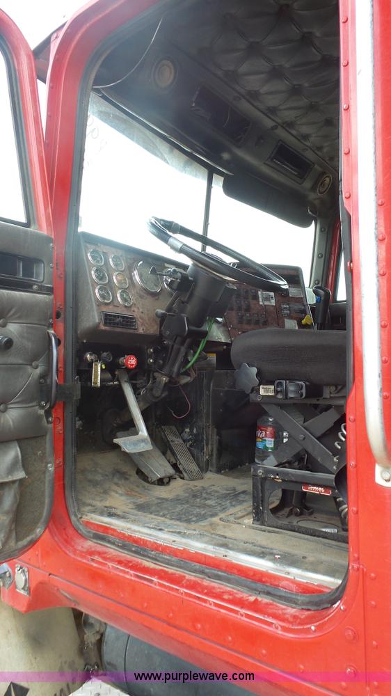 image for item K1412 1999 International Paystar 5000 dump truck