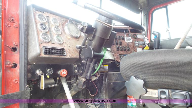 image for item K1412 1999 International Paystar 5000 dump truck