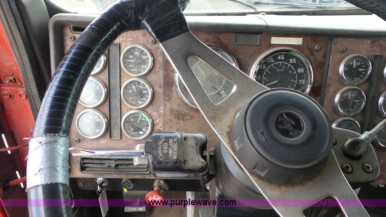 image for item K1412 1999 International Paystar 5000 dump truck