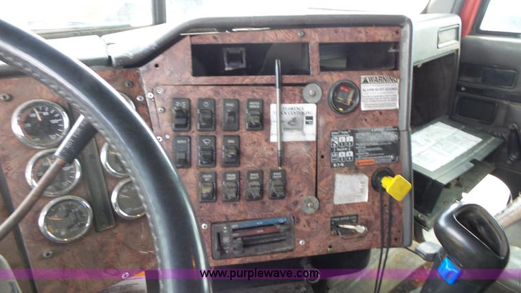 image for item K1412 1999 International Paystar 5000 dump truck