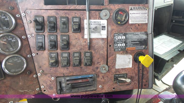 image for item K1412 1999 International Paystar 5000 dump truck