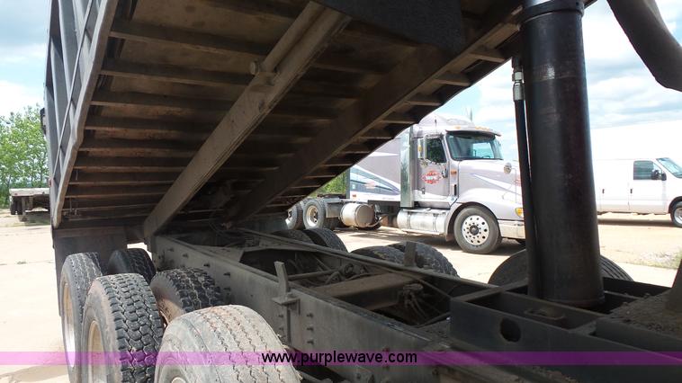image for item K1412 1999 International Paystar 5000 dump truck