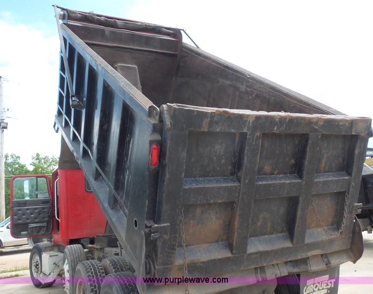 image for item K1412 1999 International Paystar 5000 dump truck