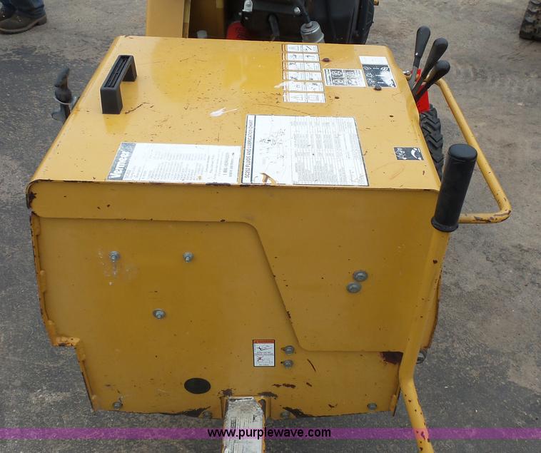 image for item K1423 2007 Vermeer SC252 stump grinder