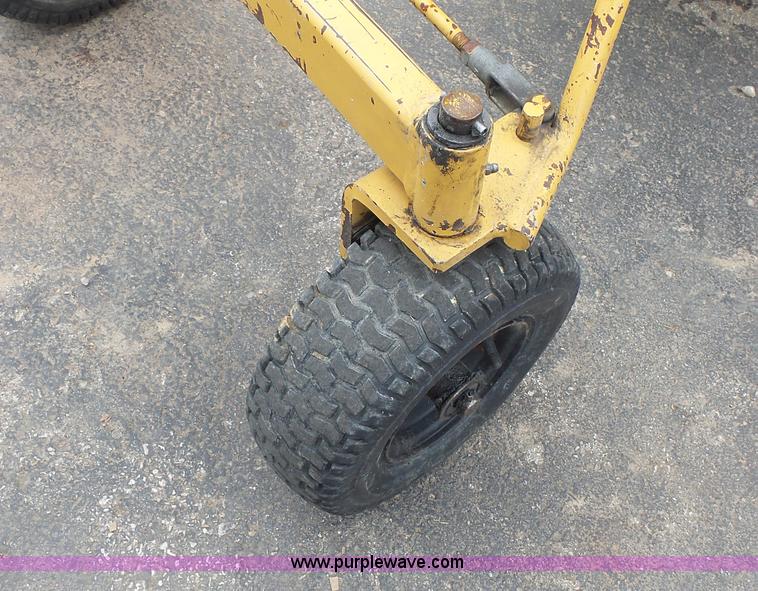 image for item K1423 2007 Vermeer SC252 stump grinder