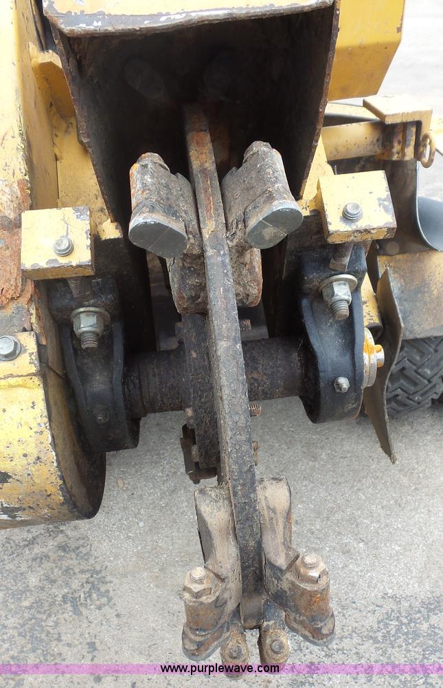 image for item K1423 2007 Vermeer SC252 stump grinder