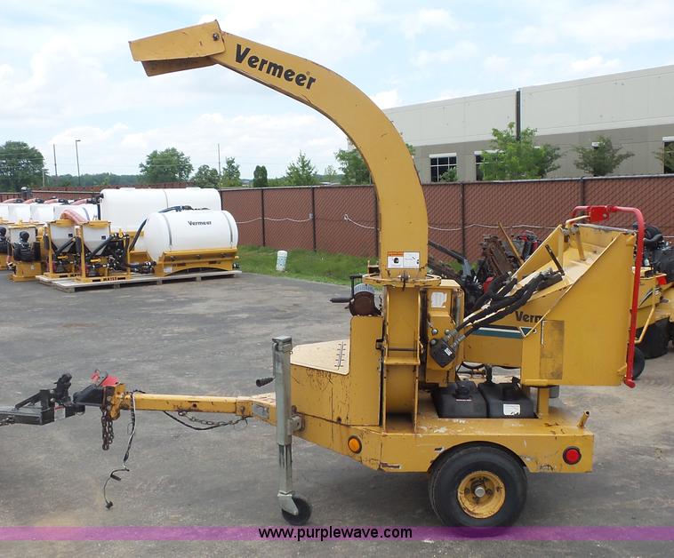 image for item K1425 2003 Vermeer BC625A wood chipper