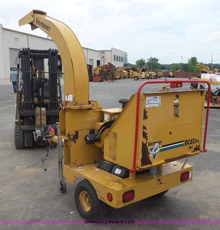 image for item K1425 2003 Vermeer BC625A wood chipper