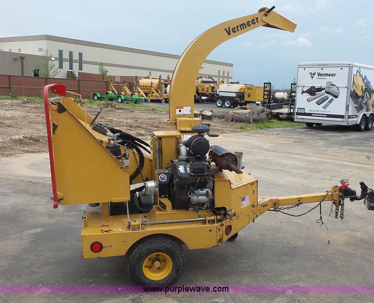 image for item K1425 2003 Vermeer BC625A wood chipper