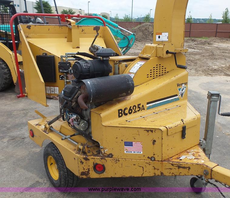 image for item K1425 2003 Vermeer BC625A wood chipper