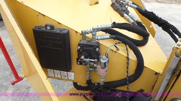 image for item K1425 2003 Vermeer BC625A wood chipper