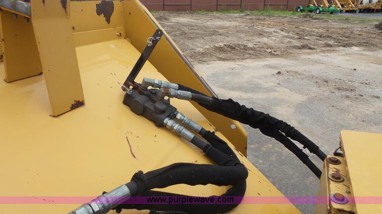 image for item K1425 2003 Vermeer BC625A wood chipper