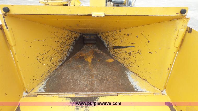 image for item K1425 2003 Vermeer BC625A wood chipper