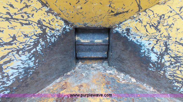 image for item K1425 2003 Vermeer BC625A wood chipper