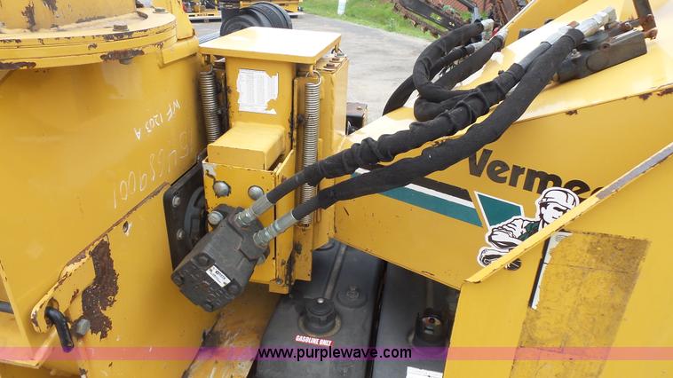 image for item K1425 2003 Vermeer BC625A wood chipper