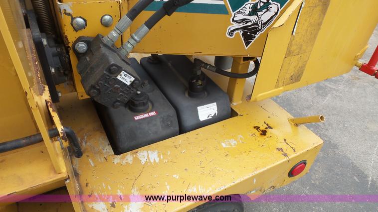 image for item K1425 2003 Vermeer BC625A wood chipper