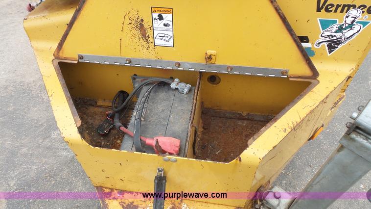image for item K1425 2003 Vermeer BC625A wood chipper