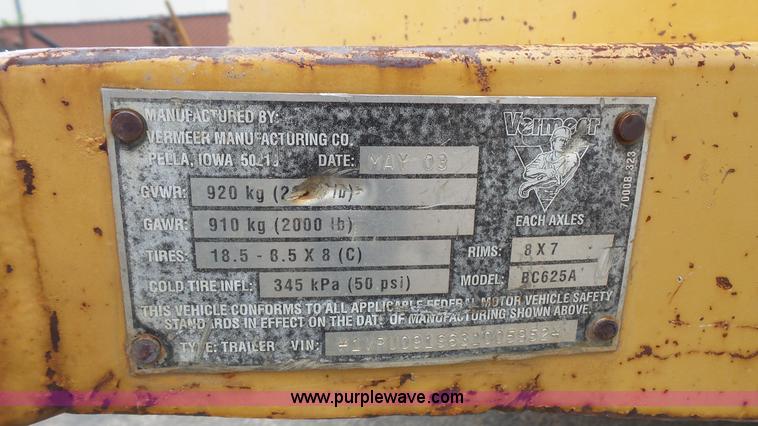 image for item K1425 2003 Vermeer BC625A wood chipper