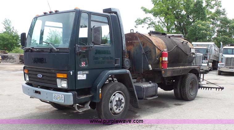 image for item K1443 1988 Ford 6000 oil distributor truck