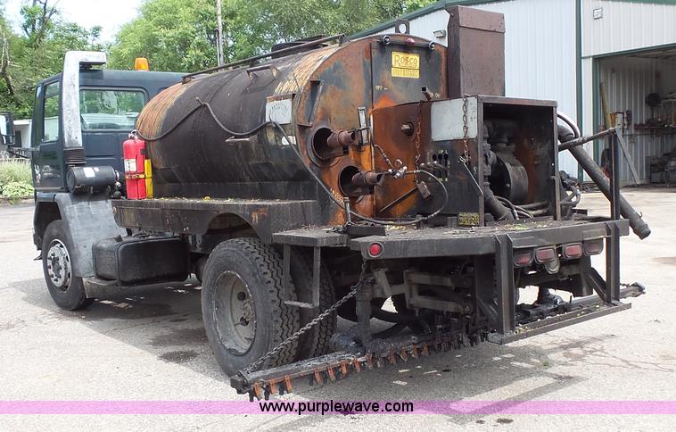 image for item K1443 1988 Ford 6000 oil distributor truck