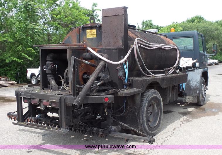 image for item K1443 1988 Ford 6000 oil distributor truck