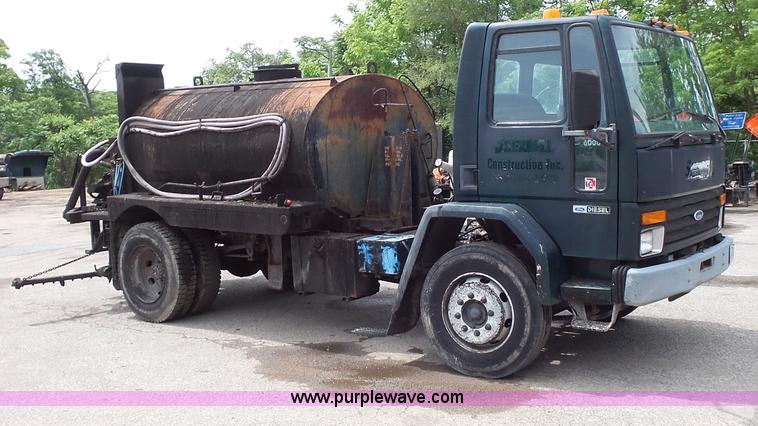 image for item K1443 1988 Ford 6000 oil distributor truck